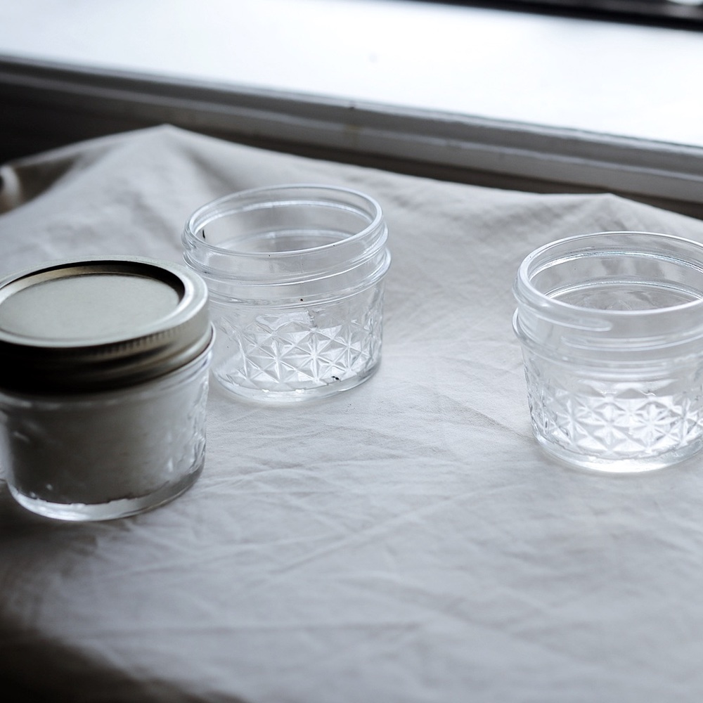 4 glass containers